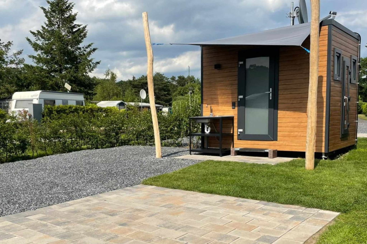 Camping mit Privatsanitär-Heidewald_PrivatsanitaermitSpueleaussen_(c)Campingpark-Heidewald