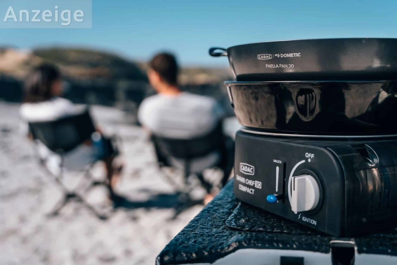 Der multifunktionale Gasgrill Safari Chef 30 Compact von Cadac ist perfekt fürs Camping!