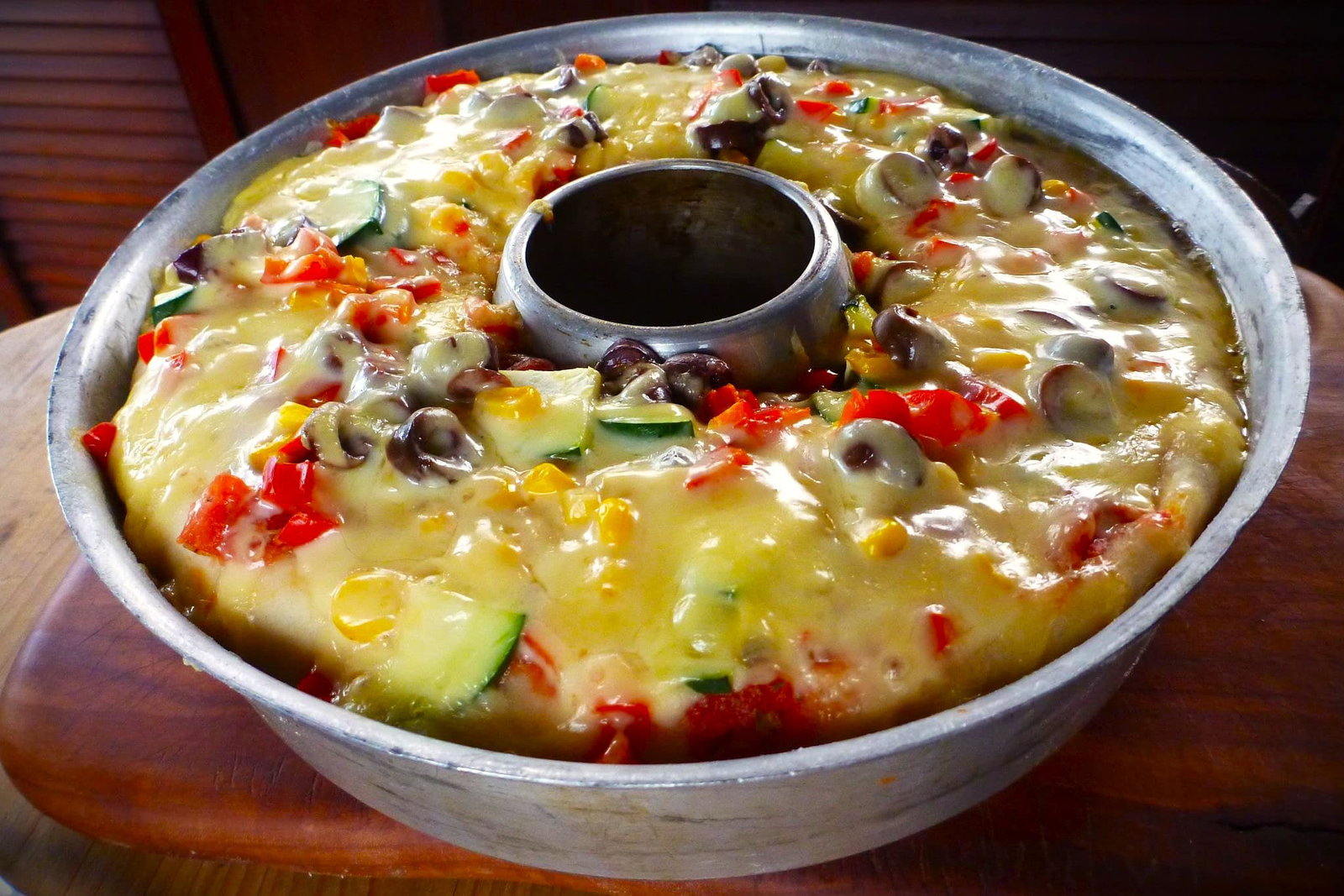 Camping-Rezepte für den Omnia Backofen - Nimas vegetarische Pizza