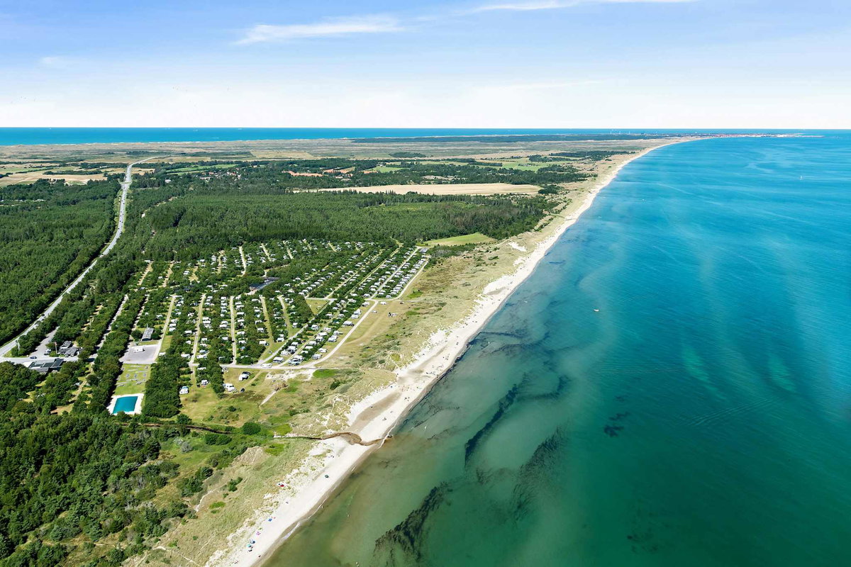 Dänemark Mietunterkünfte SkagenSydstrandCamping_Vogelperspektive_(c)PiNCAMP