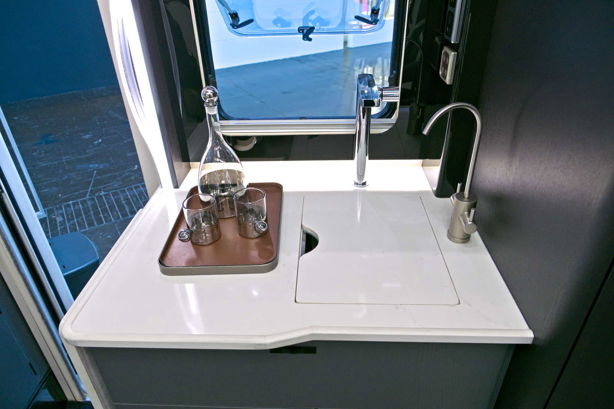Deddle RV EASY TOUR E-MAX - Küche Caravan Salon 2024