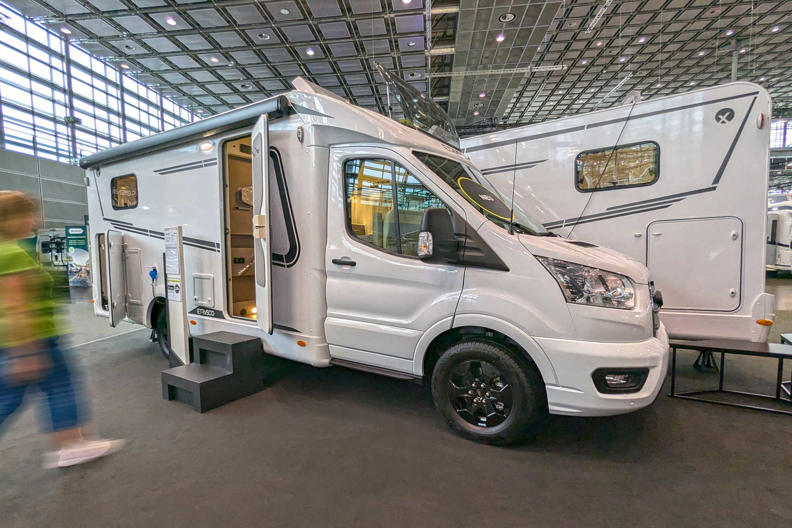 Etrusco V 6.8 SCF (2025) - teilintegriertes Wohnmobil mit kompakten Maßen für 4 Personen