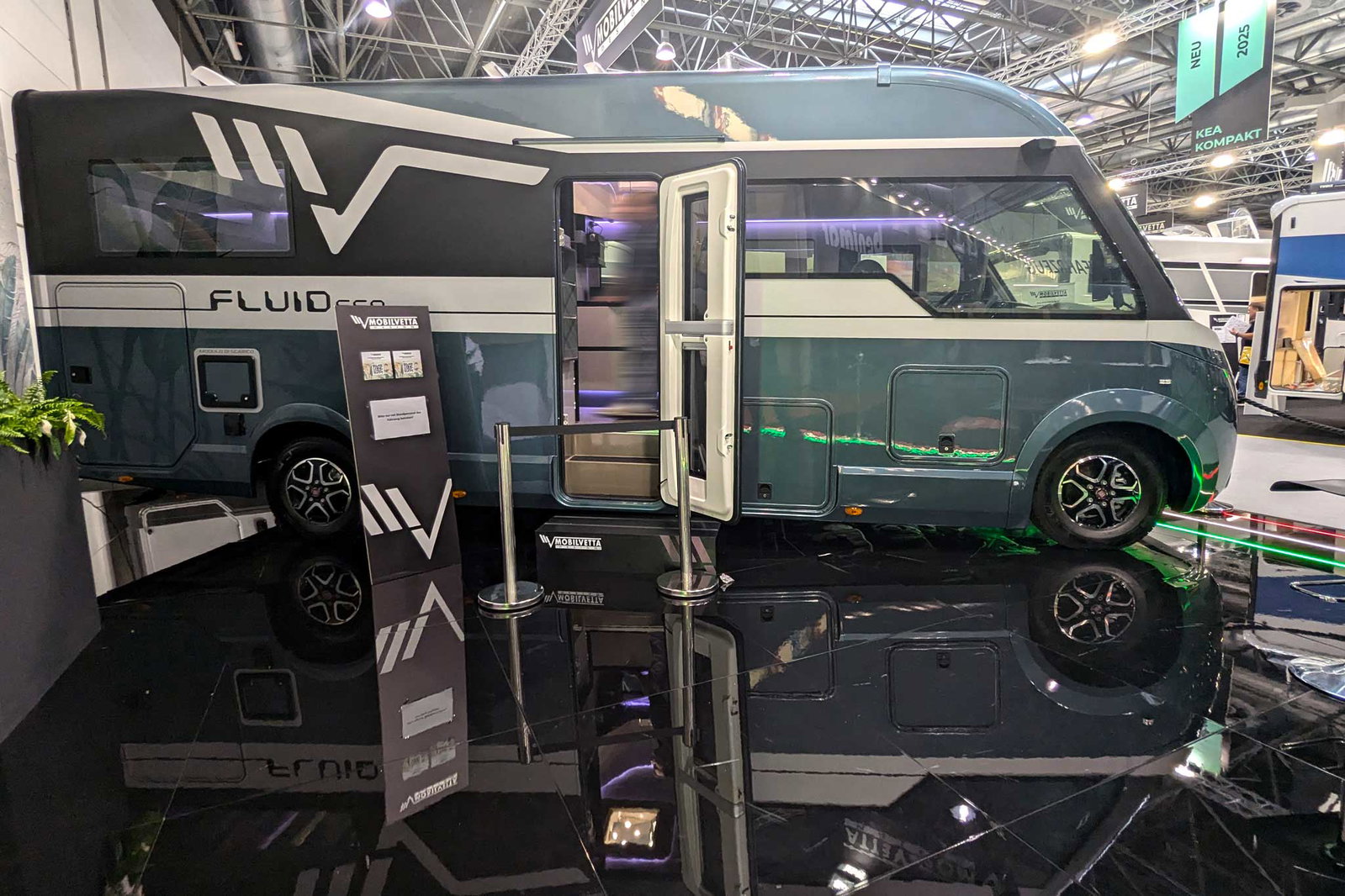 Mobilvetta Fluideen - Innovative Designstudie 2024 mit Panorama-Skyroof und Scheibenverdunkelung