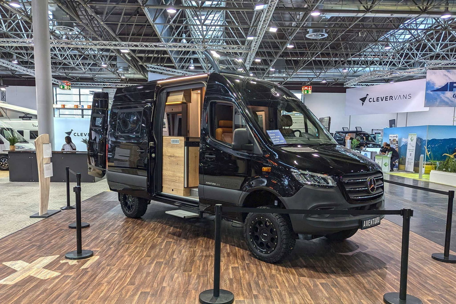 Neuheiten Caravan Salon 2024: Clever Aventuro 600 - der clevere Allrad-Sprinter für 2 Personen