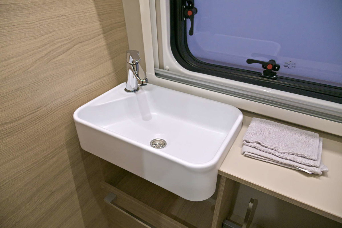 Forster Flip FV 599 VB5 (2025) Waschbecken Caravan Salon 2024
