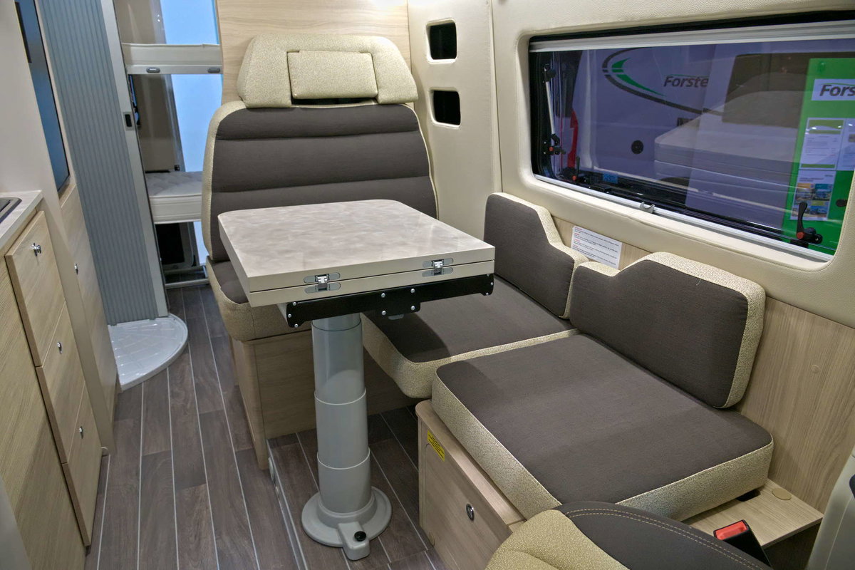 Forster Flip FV 599 VB5 (2025) Sitzgruppe Caravan Salon 2024
