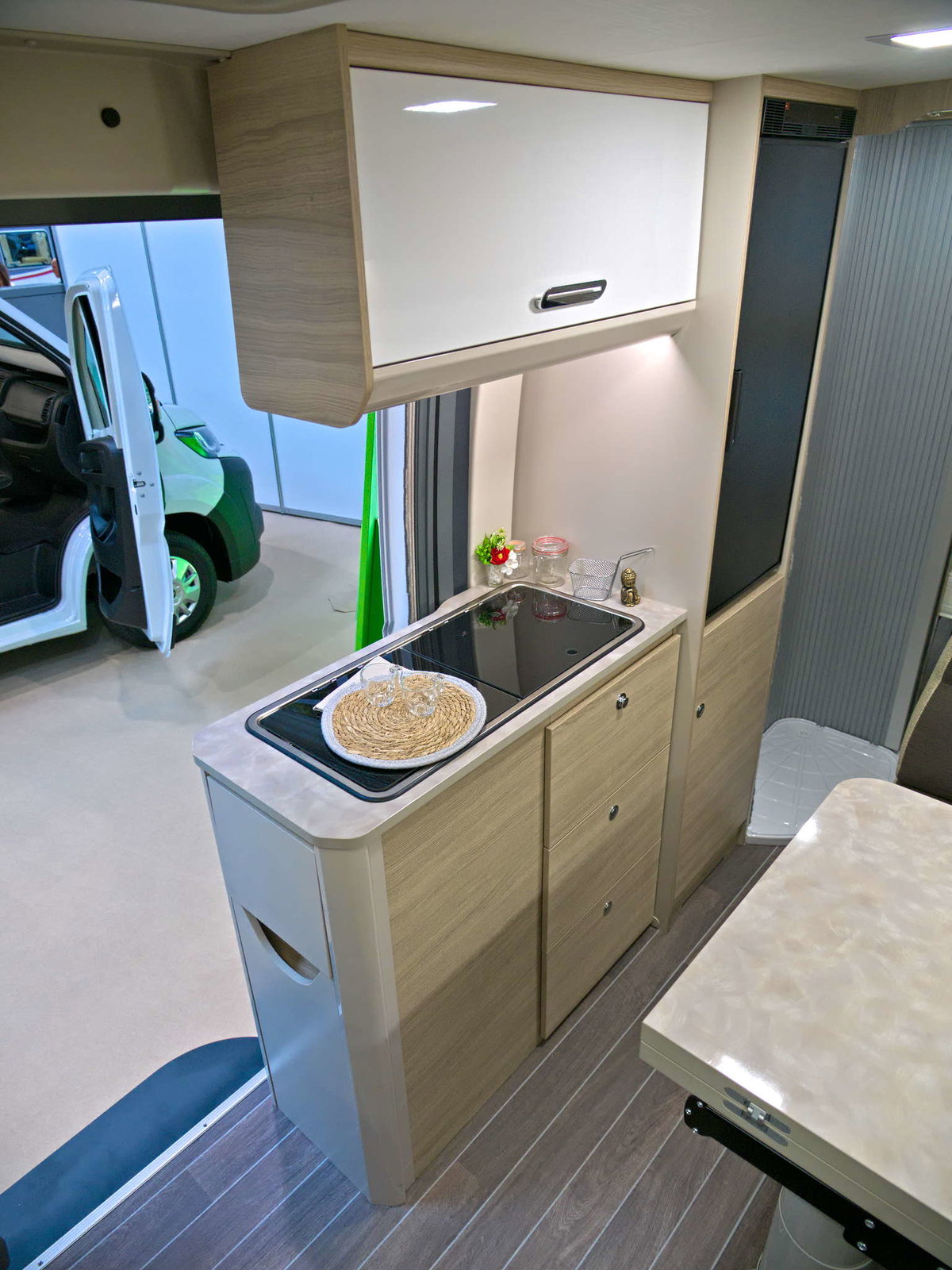 Forster Flip FV 599 VB5 (2025) Küche Caravan Salon 2024