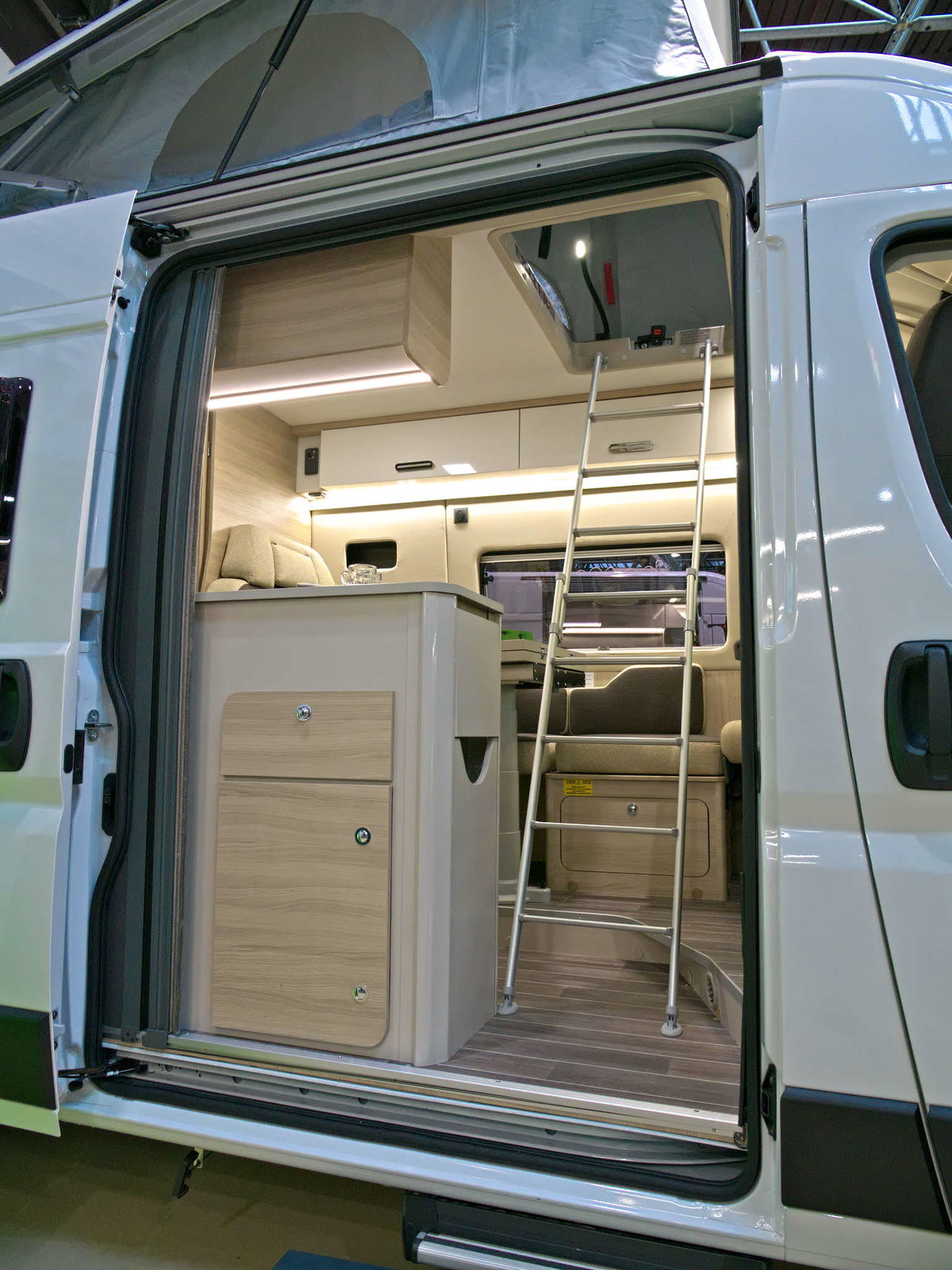 Forster Flip FV 599 VB5 (2025) Leiter zum Bett Caravan Salon 2024