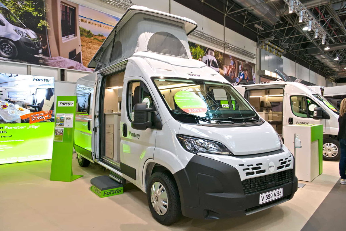 Forster Flip FV 599 VB5 (2025) Außenansicht Caravan Salon 2024