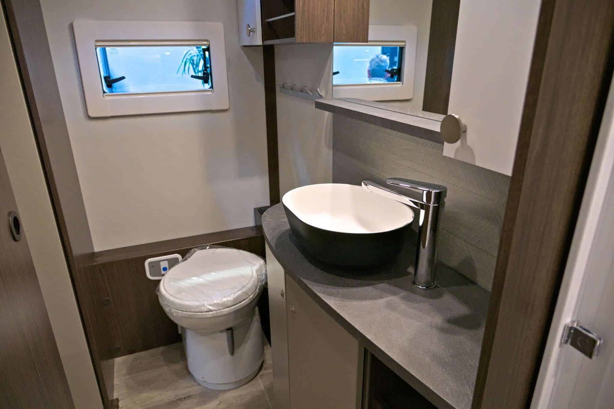 Polar Blueline 590 BFW (2025) Bad Caravan Salon 2024