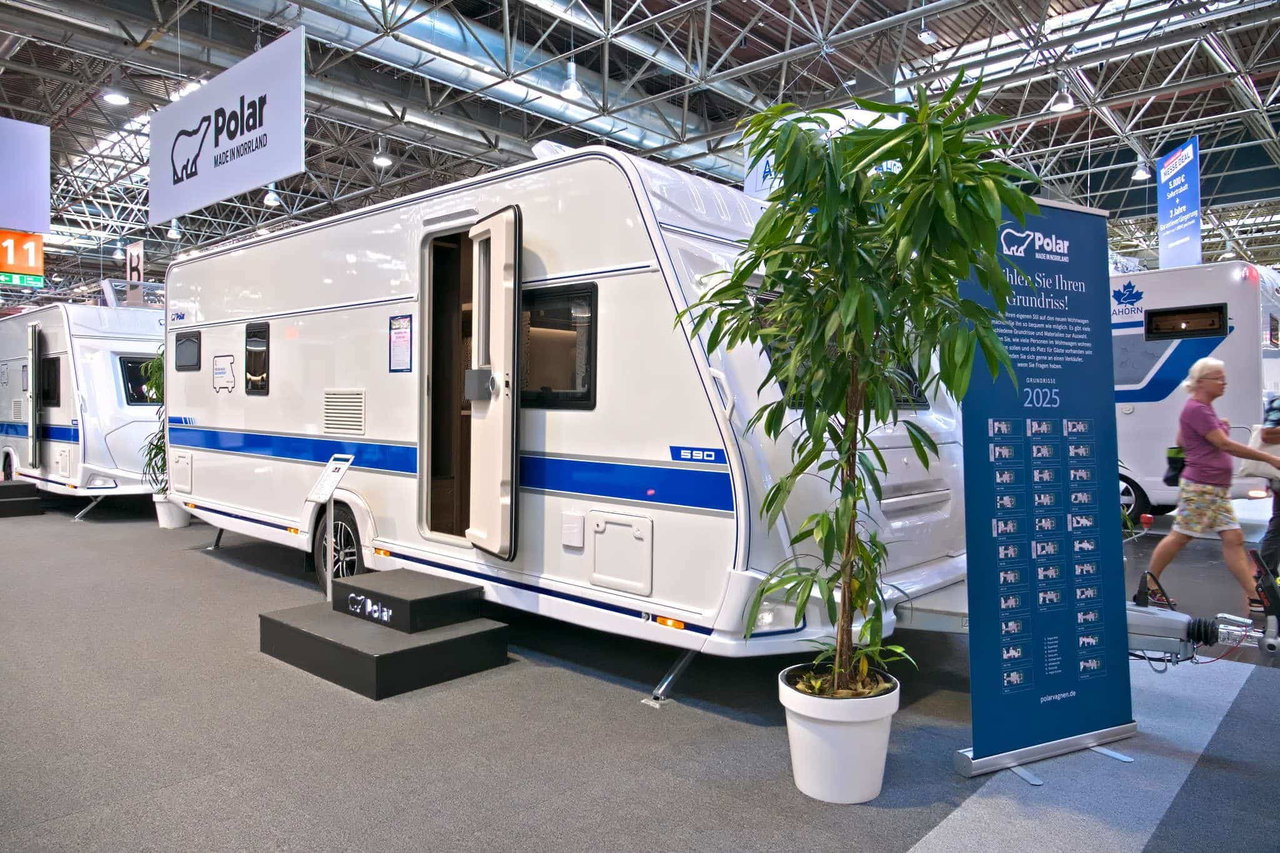 Polar Blueline 590 BFW (2025) Außenansicht Caravan Salon 2024