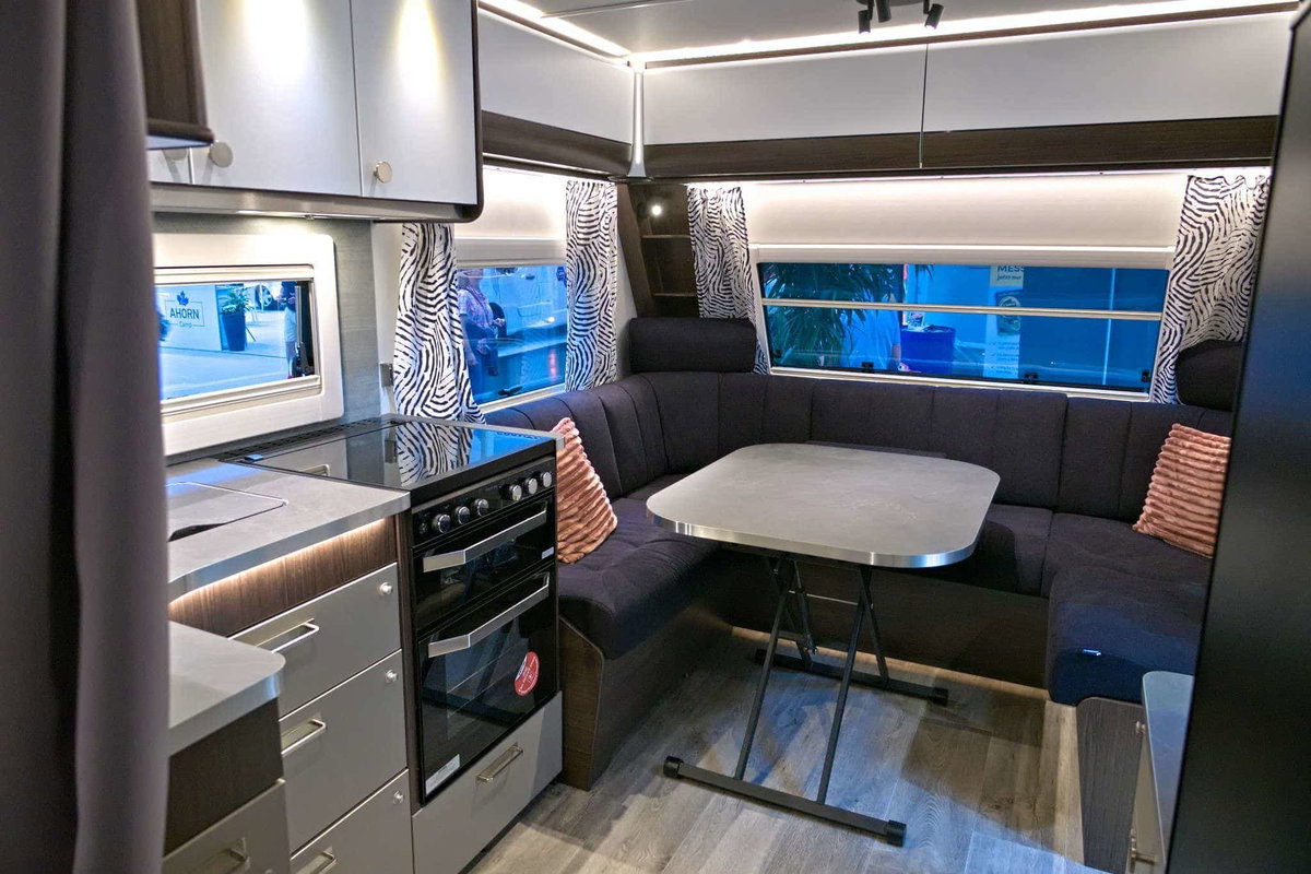 Polar Blueline 590 BFW (2025) Sitzgruppe Caravan Salon 2024