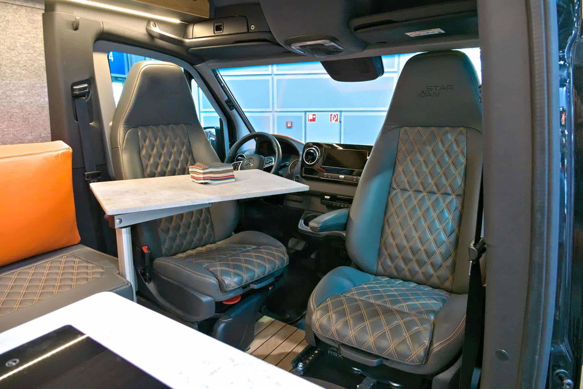 StarVan Rebel 4x4 2025 Sitze Caravan Salon 2024