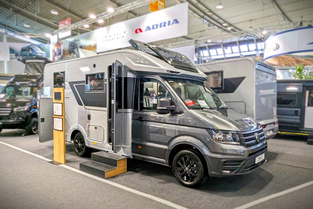 Adria Compact Max SL 2025 - Außenansicht auf der CMT 2025