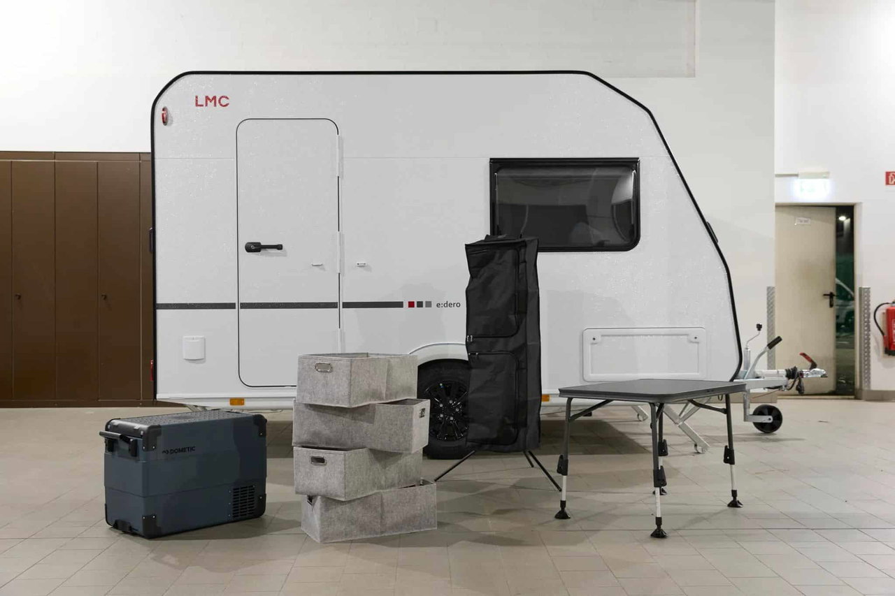 Minimalistisches Campen im preiswerten Wohnwagen LMC e:dero
