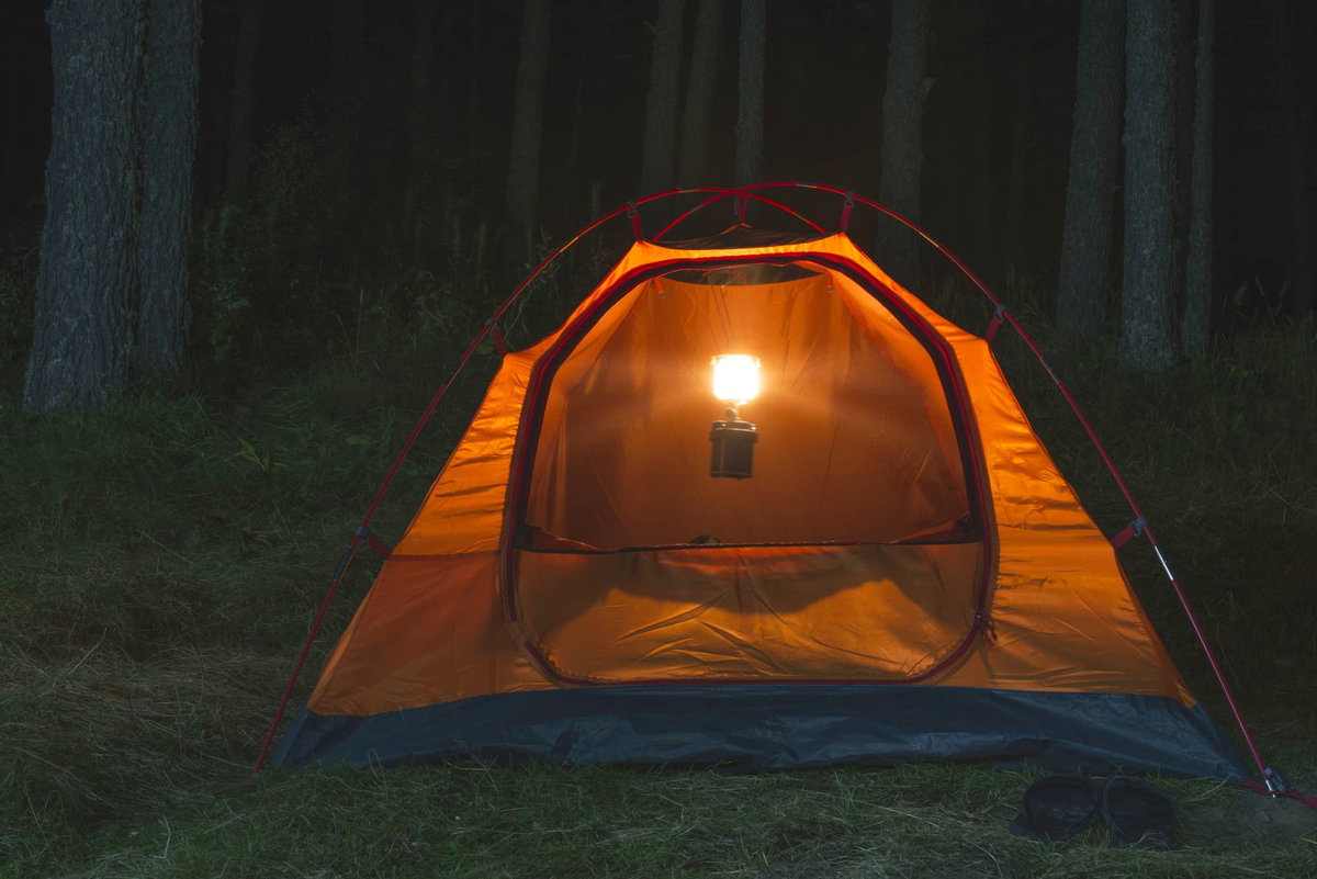 Zeltbeleuchtung bei Nacht