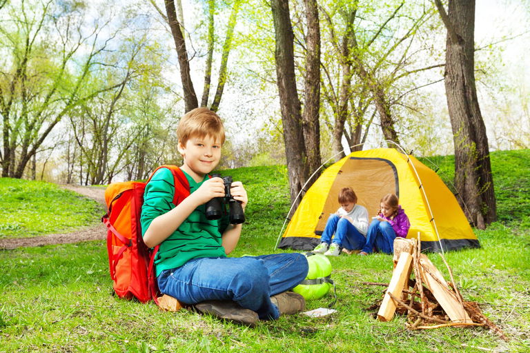 Immer in Kontakt: Diese Walkie Talkies vom Discounter sind perfekt für kleine Camper und Abenteurer
