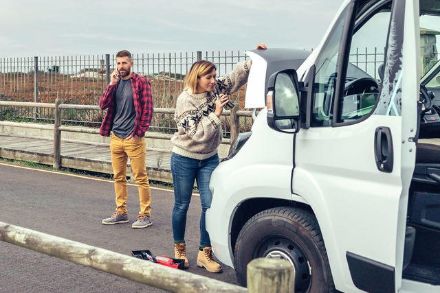 Sicher unterwegs mit der RMV: Die optimale Versicherung für Wohnmobile, Caravans und Dauercamper