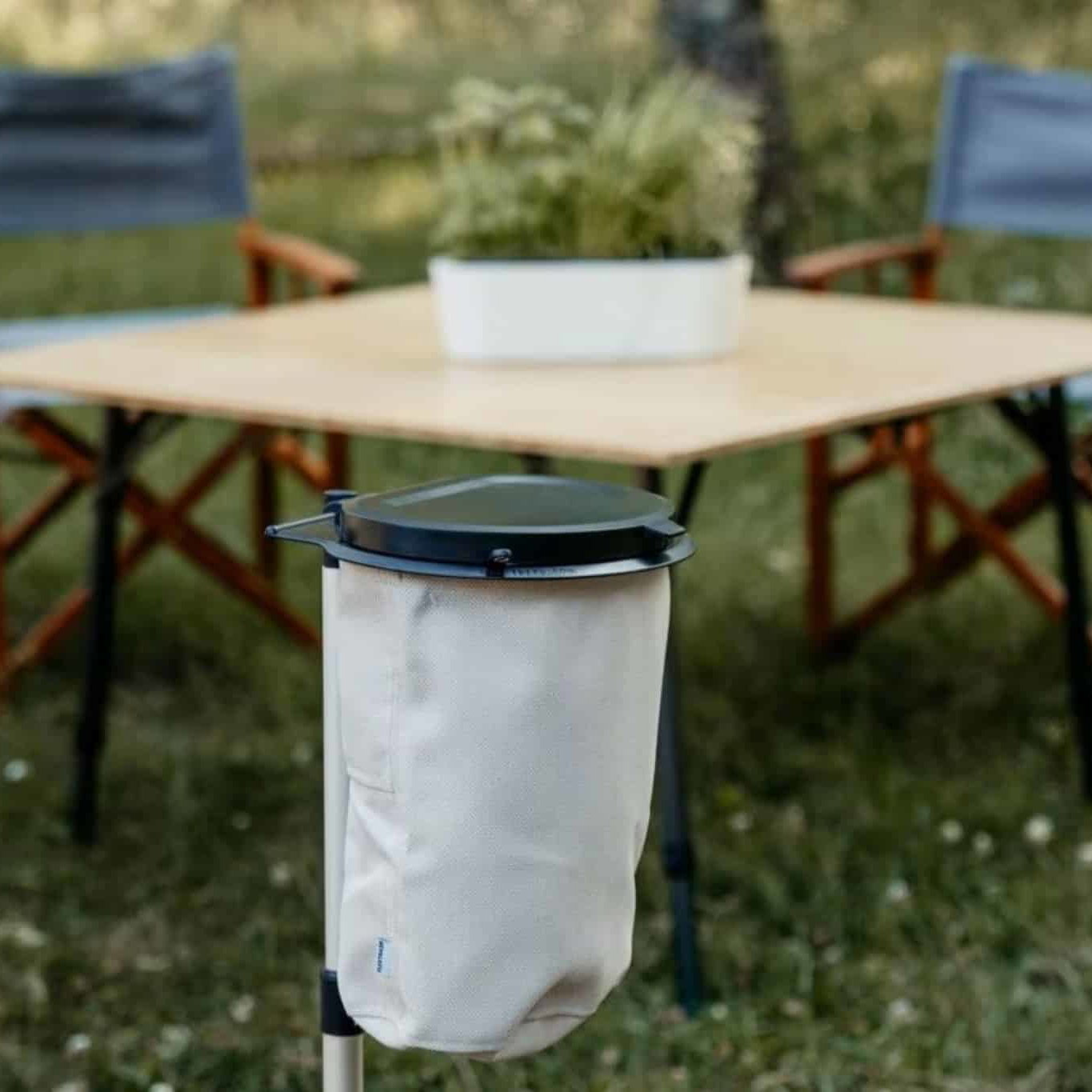 Dieser clevere Mülleimer passt auch in den kleinsten Camper