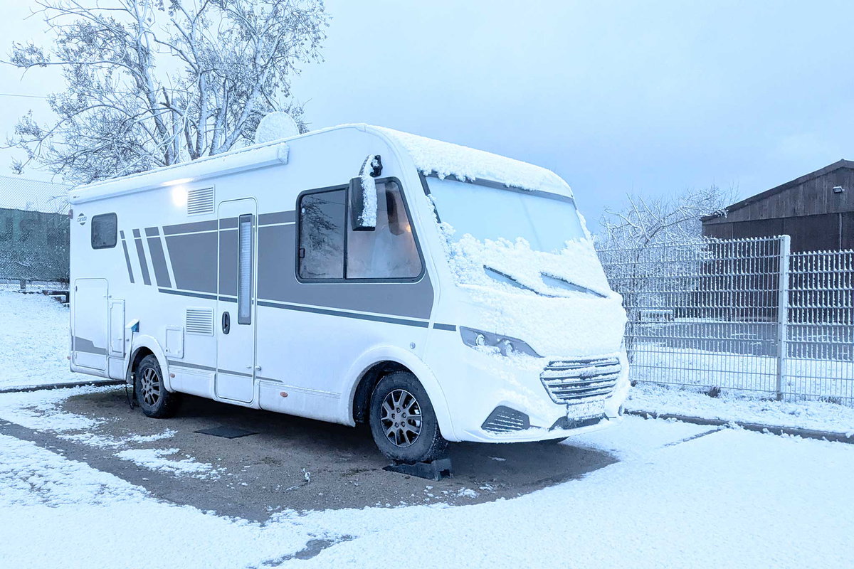 Wohnmobil im Schnee