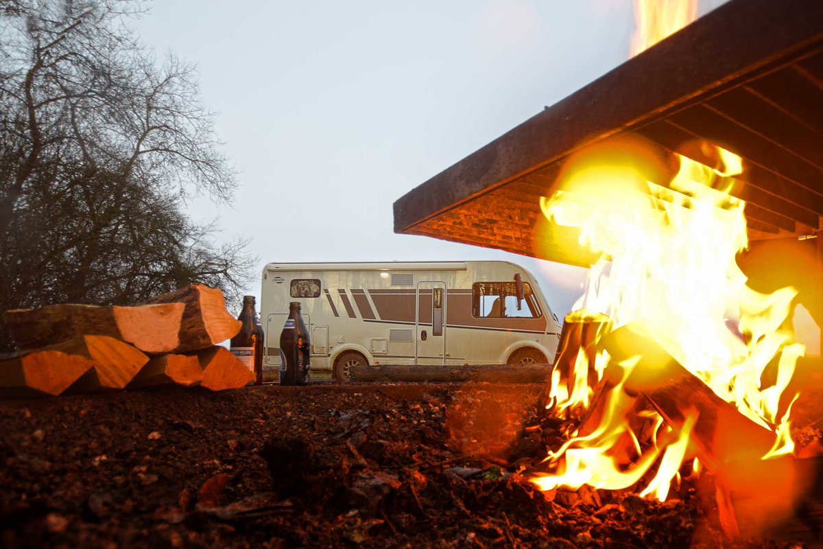 Carado I338 am Lagerfeuer