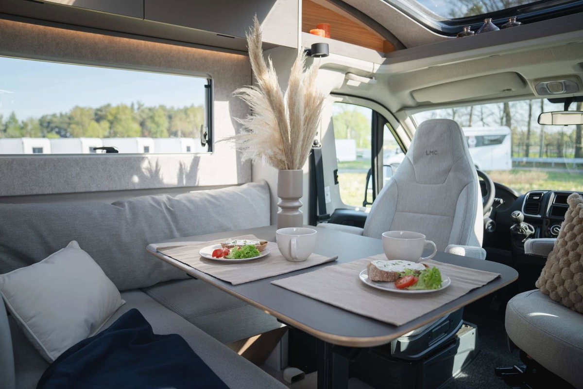 LMC Cruiser T740EL (2026) - Sitzgruppe
