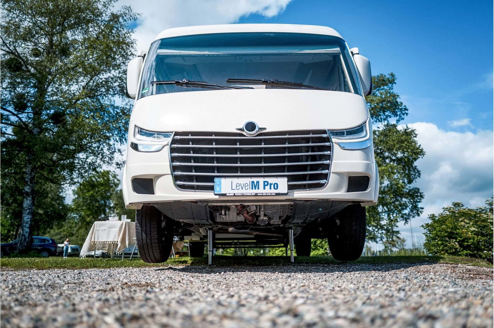 In Sekunden perfekt ausgerichtet: LevelM Pro bringt dein Wohnmobil automatisch ins Lot – jetzt 800 Euro günstiger!