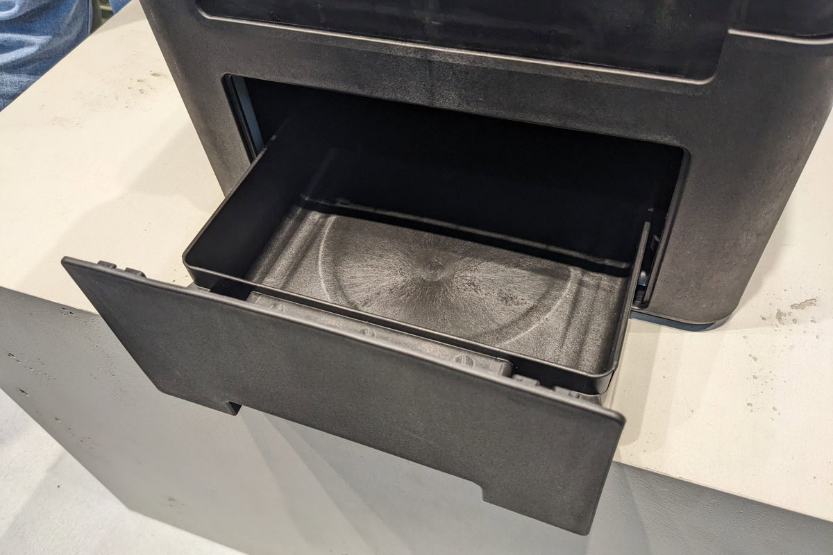 Clesana X1 auf dem Caravan Salon 2025 - Schublade geöffnet