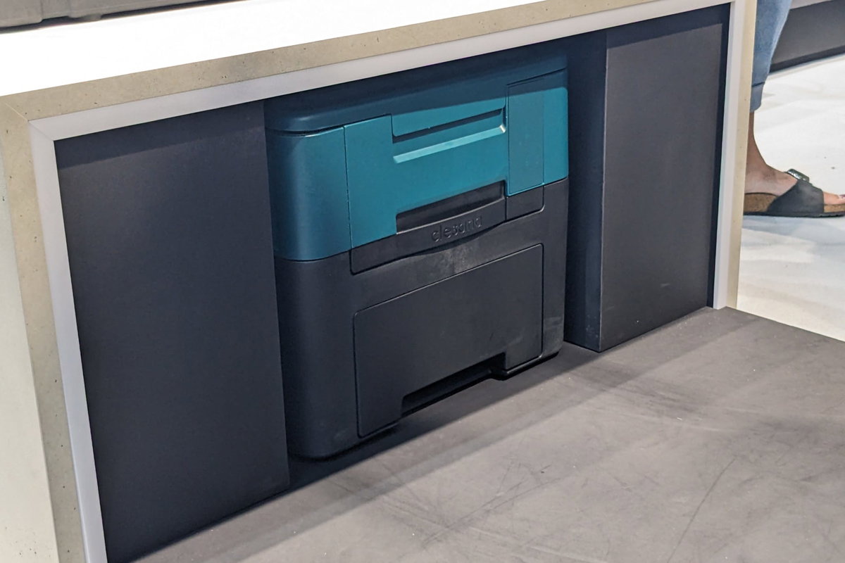 Clesana X1 auf dem Caravan Salon 2025 - verstaut unter einer Bank