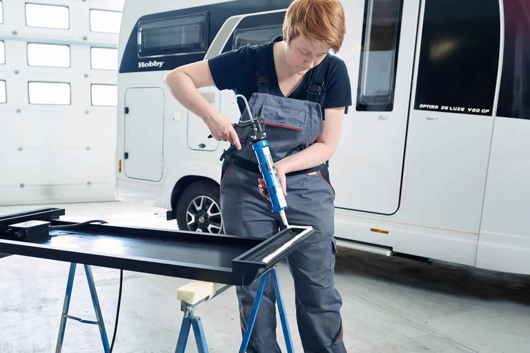 Abdichten und Kleben: Dieser geniale Allrounder macht Schluss mit Feuchtigkeit im Wohnmobil
