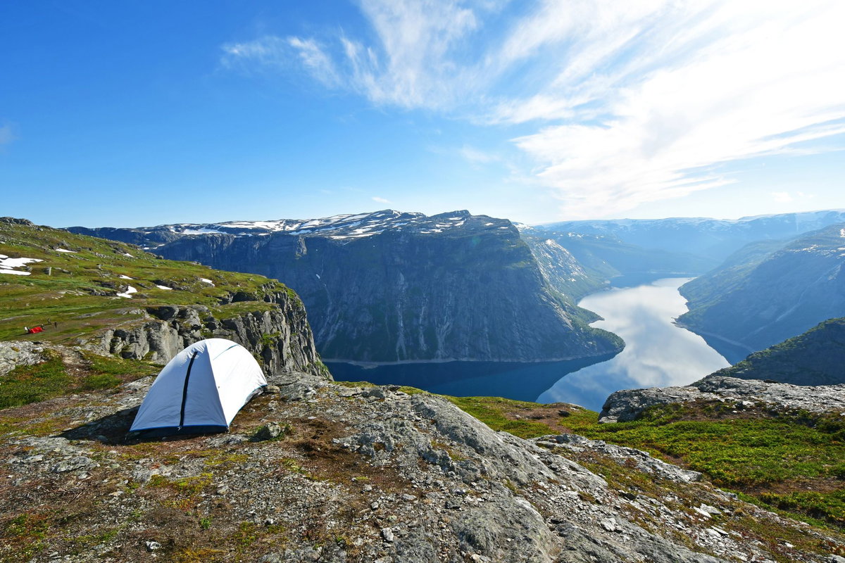 Zeltcamping in spektakulärer Naturlandschaft.