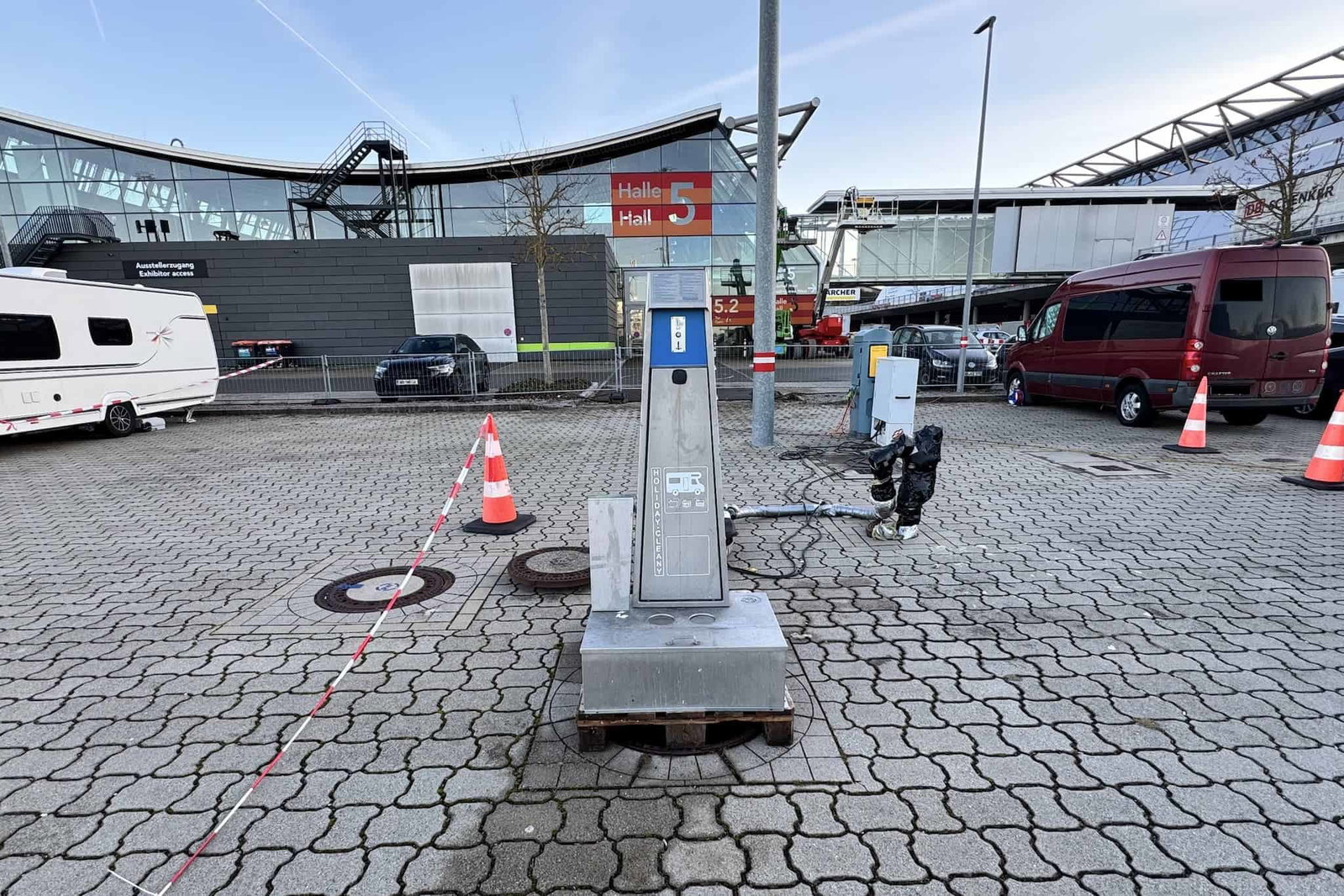Bio-Beton aus Urin? Wie Urin aus deiner Campingtoilette beim Hausbau helfen könnte