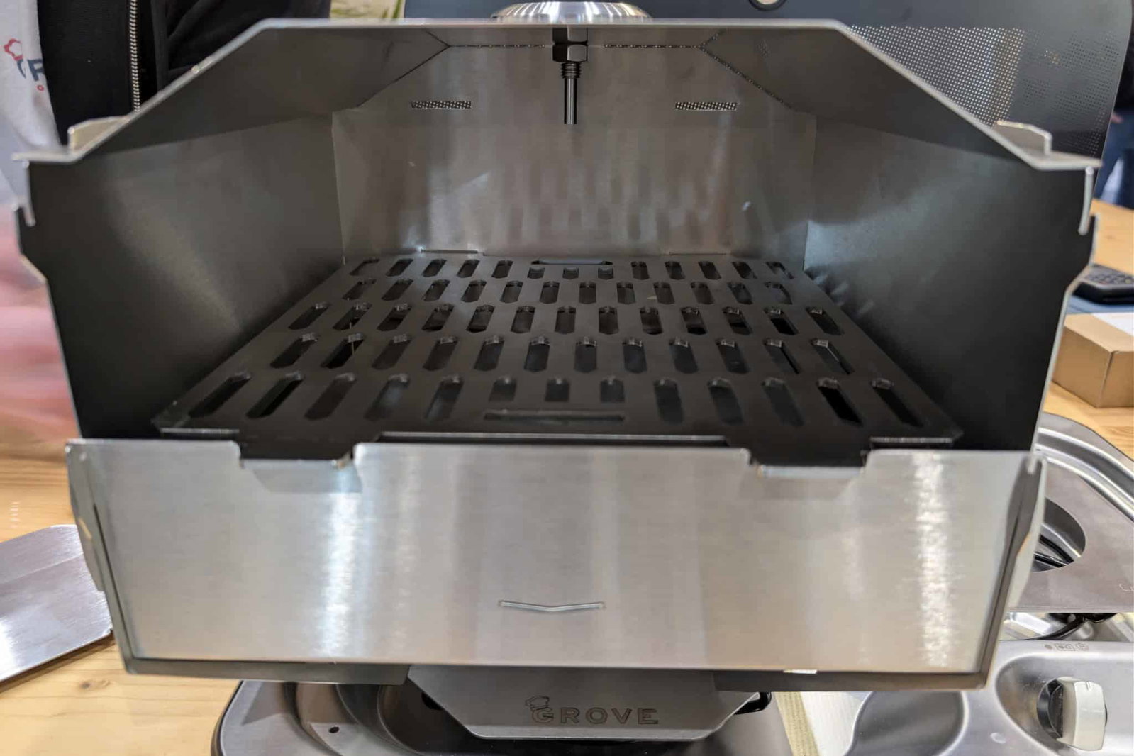 Beim Camping Pizza backen? Der Horst Camping-Backofen von Grove machts möglich