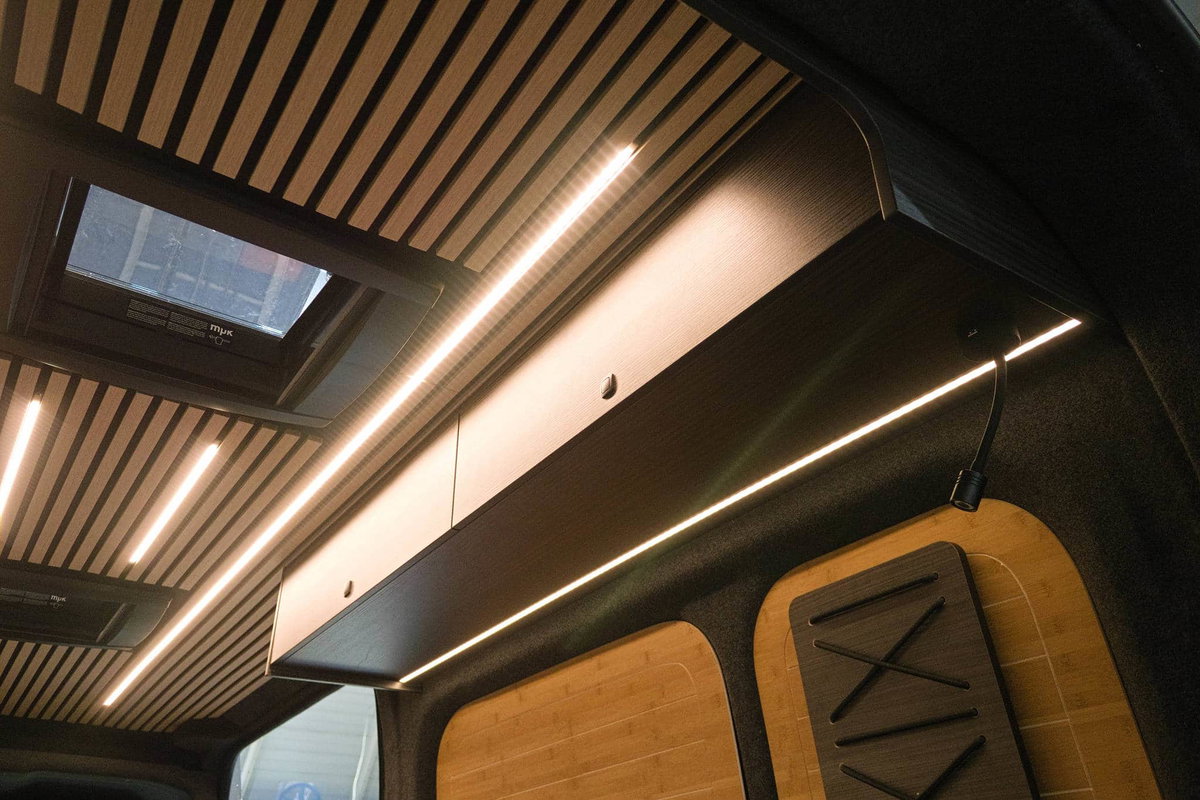 Nissan Interstar Eifelland auf der CMT 2026 - Innenansicht: Wandschränke