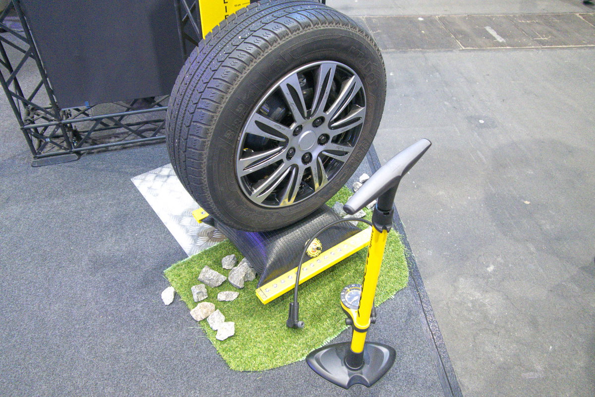 EMUK Air-Lift auf der REISEN & CARAVANING 2026
