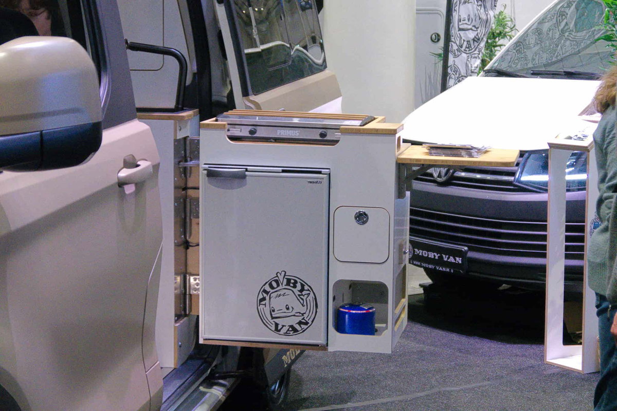 Moby Van Fordinand auf der REISEN & CARAVANING Hamburg 2026 - Küchenmodul
