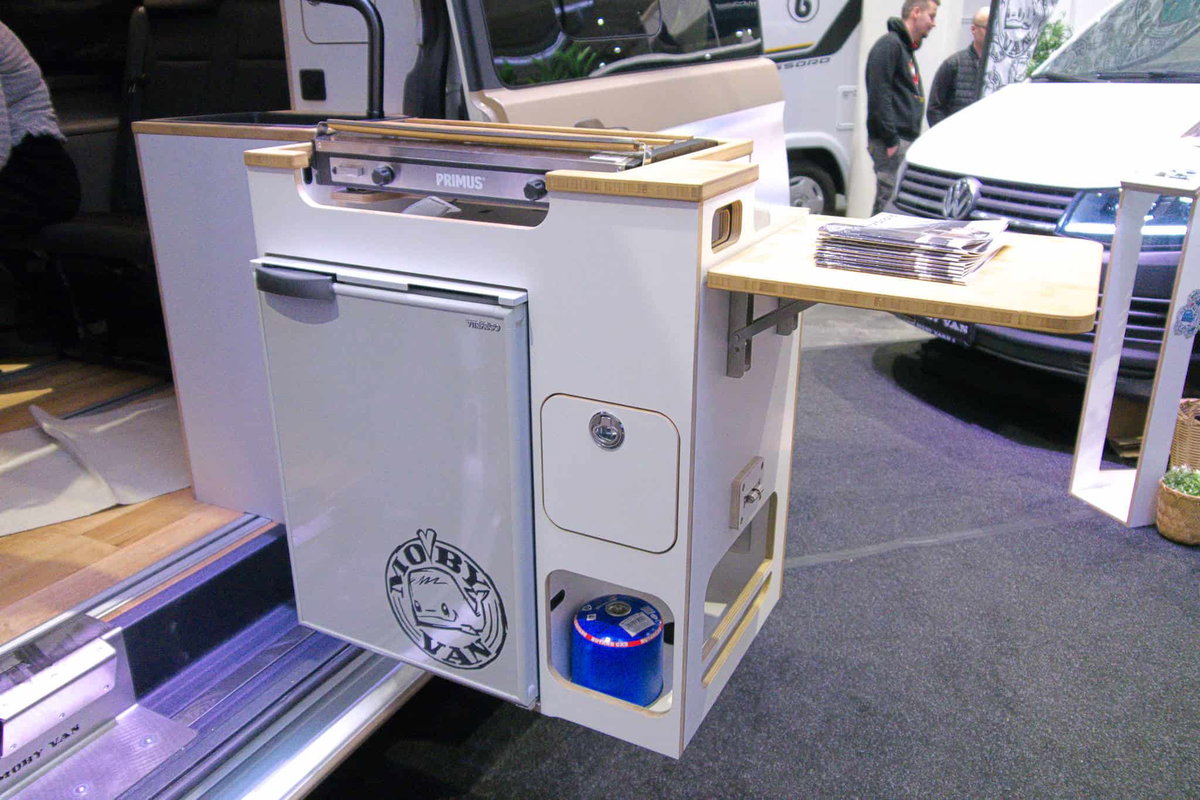 Moby Van Fordinand auf der REISEN & CARAVANING Hamburg 2026 - Küchenmodul