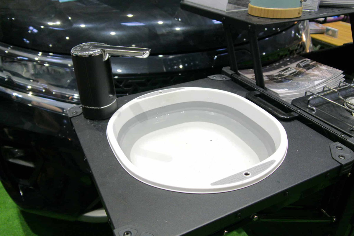 Naturbummler CompactCook+ 2.0 Campingküche auf der REISEN & CARAVANING Hamburg 2026 - Spüle