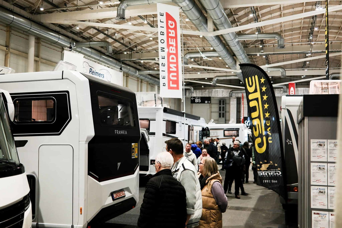Campingfahrzeuge auf der REISEN & CARAVANING Hamburg 2026