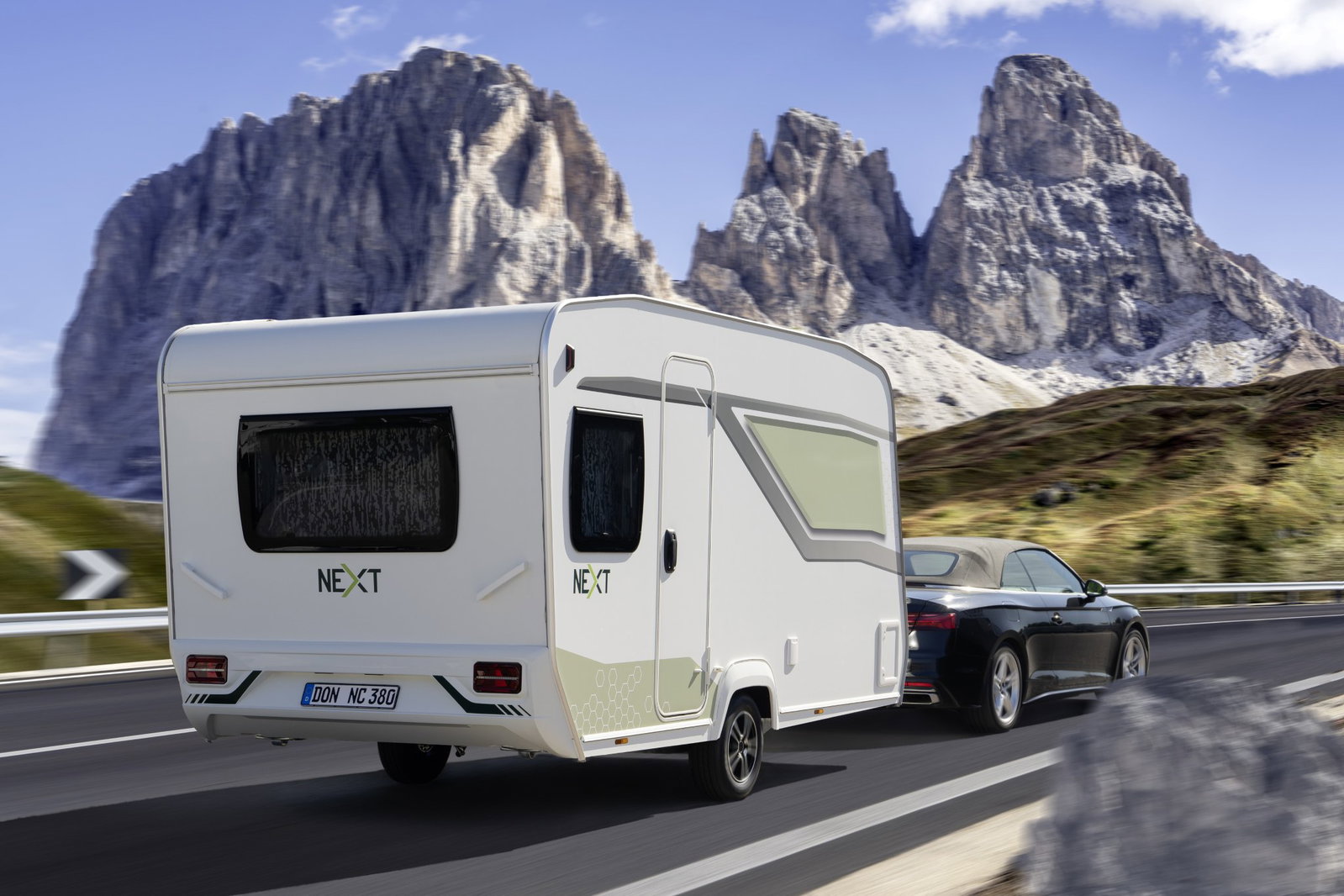 Perfekt für E-Autos und Kleinwagen: Diese neuen Leicht-Wohnwagen kosten unter 20.000 Euro