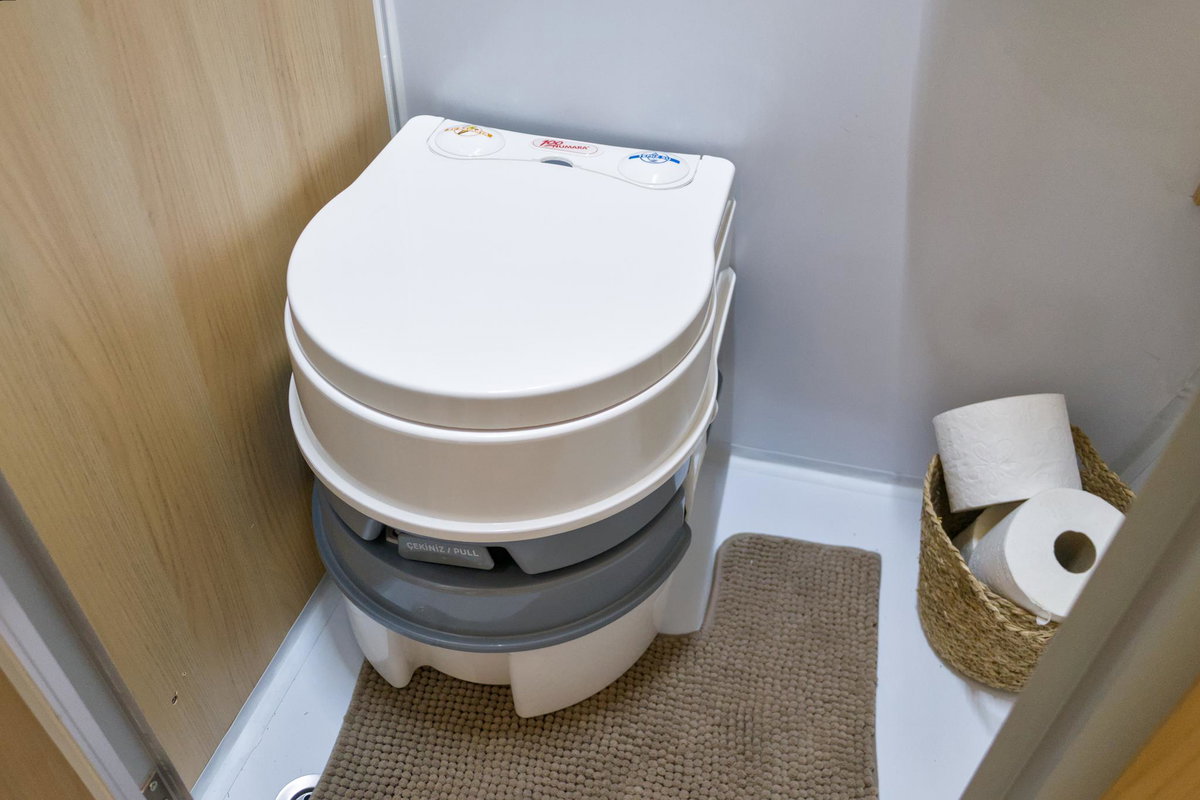 Mini-Wohnwagen mit Toilette: Ankaravan Mini 270