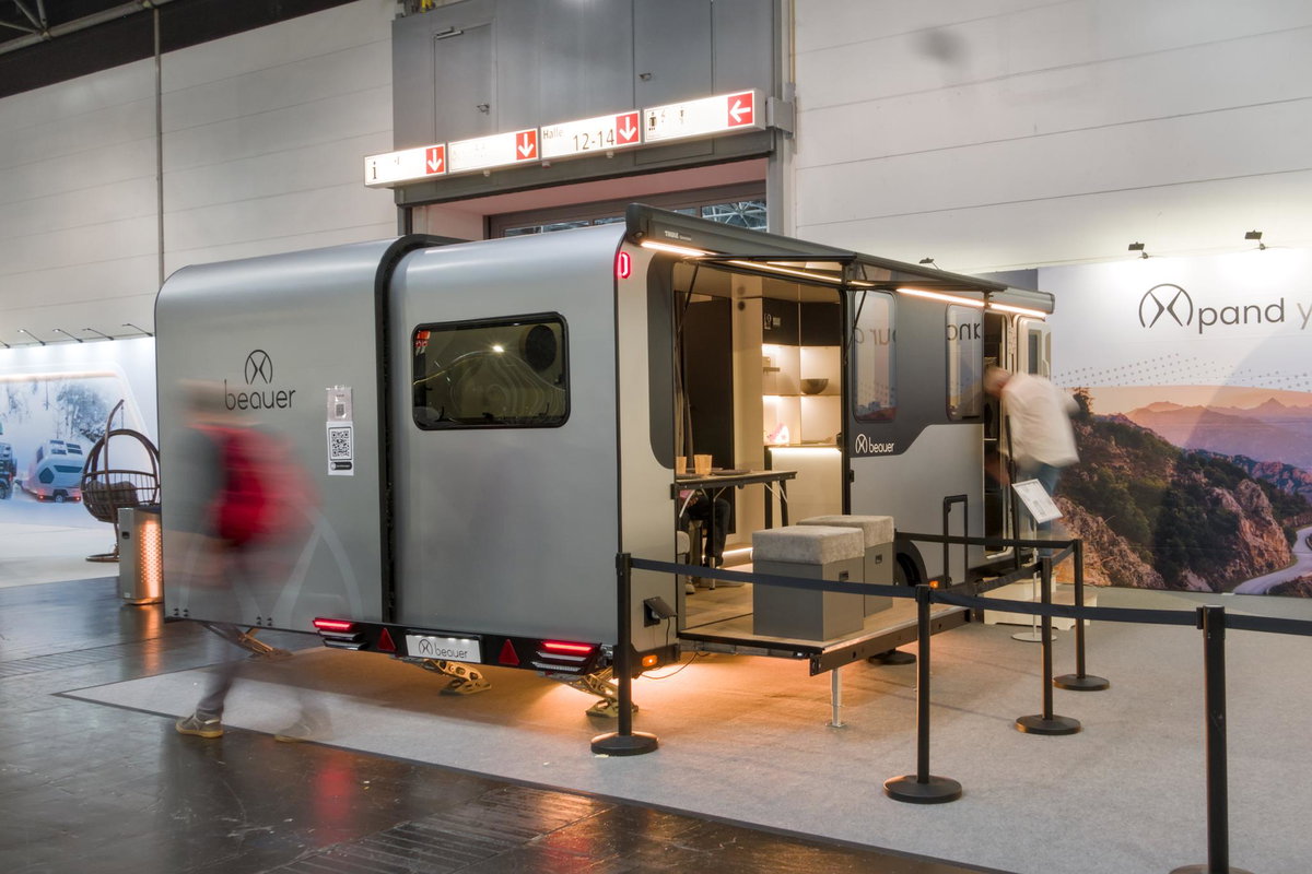 Beauer X6 auf dem Caravan Salon 2026: Seitenansicht.