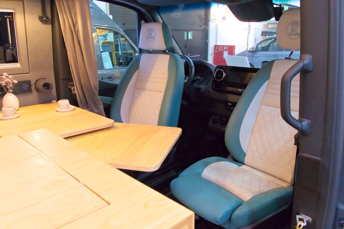 Camper schmiede auf dem Caravan Salon 2026: Fahrerkabine.