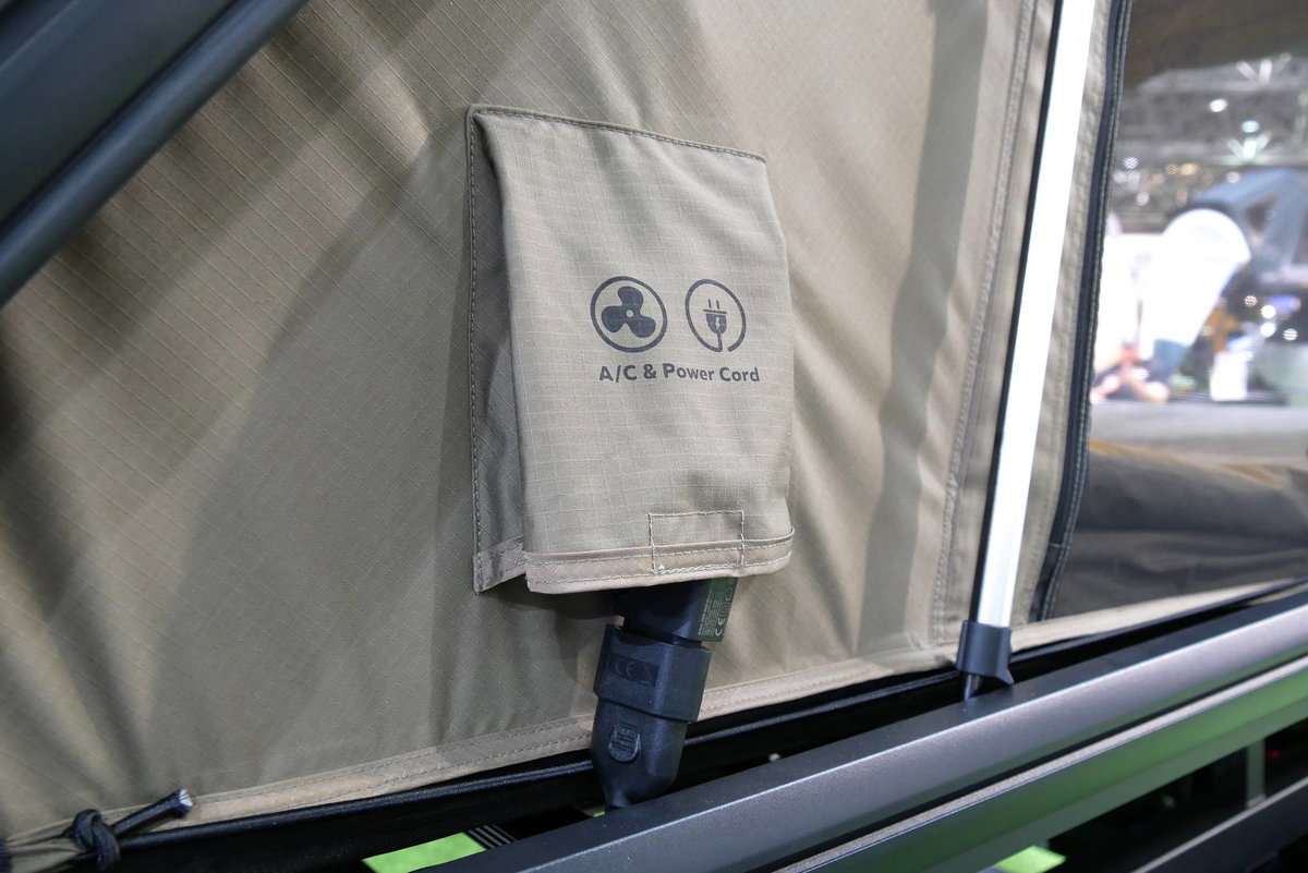 CAMPWERK Trunk: Kabelführung für den Stromanschluss.