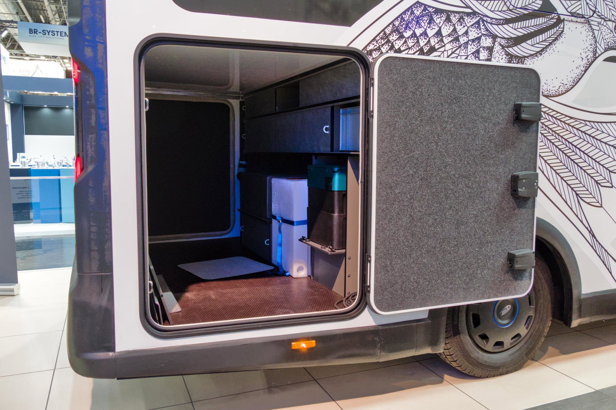 Cityfrighter/ Vöhringer auf dem Caravan Salon 2026: Heckgarage.