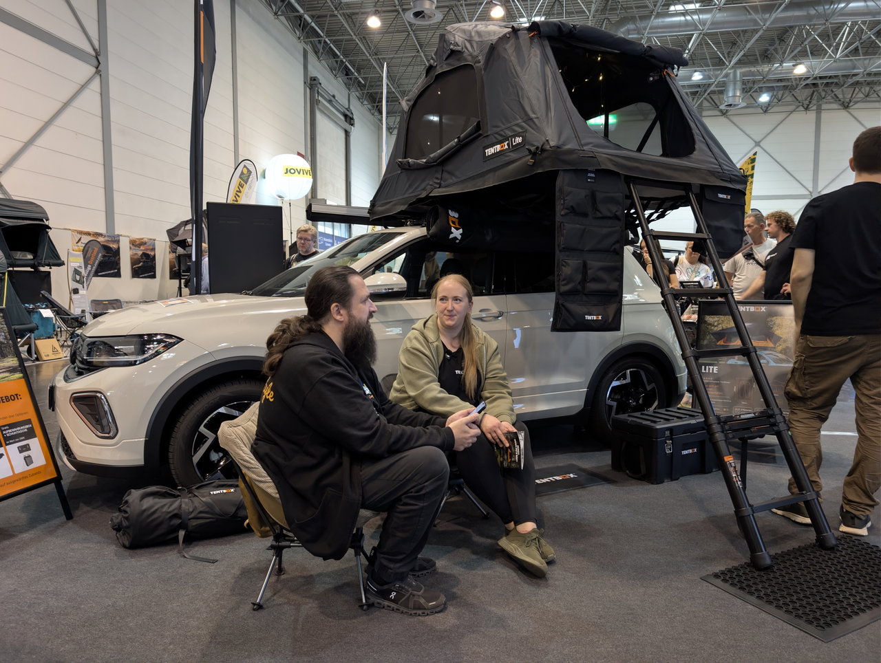 Sebastian mit Sophia von Tentbox auf dem Caravan Salon 2026
