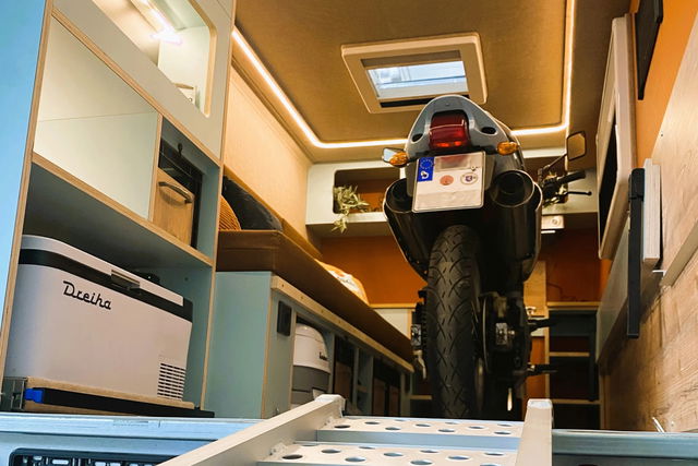 Caravan Salon live: 7even50 baut jetzt auch Büro- und Motorradanhänger nach Kundenwunsch