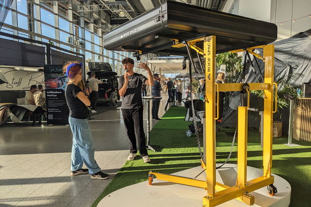 Dachzeltlift von Roof Space – wie du bis zu 100 kg alleine auf dein Auto kriegst