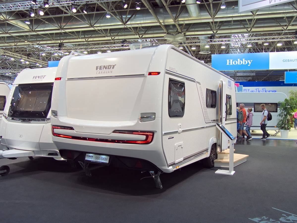 Fendt Bianco Activ 560 SKM (2027) auf dem Caravan Salon 2026: Heckansicht.