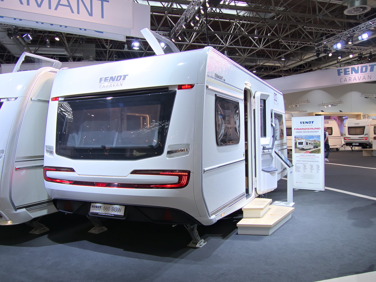 Fendt Diamant 560 SGW auf dem Caravan Salon 2026: Heckansicht.